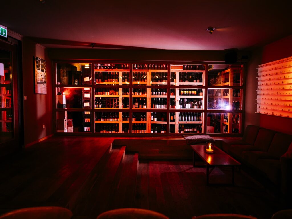 Innenansicht Freundschaft Weinbar Berlin
