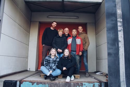 Team des Weingut Kreuzberg in Dernau nach der Flutkatastrophe 2021