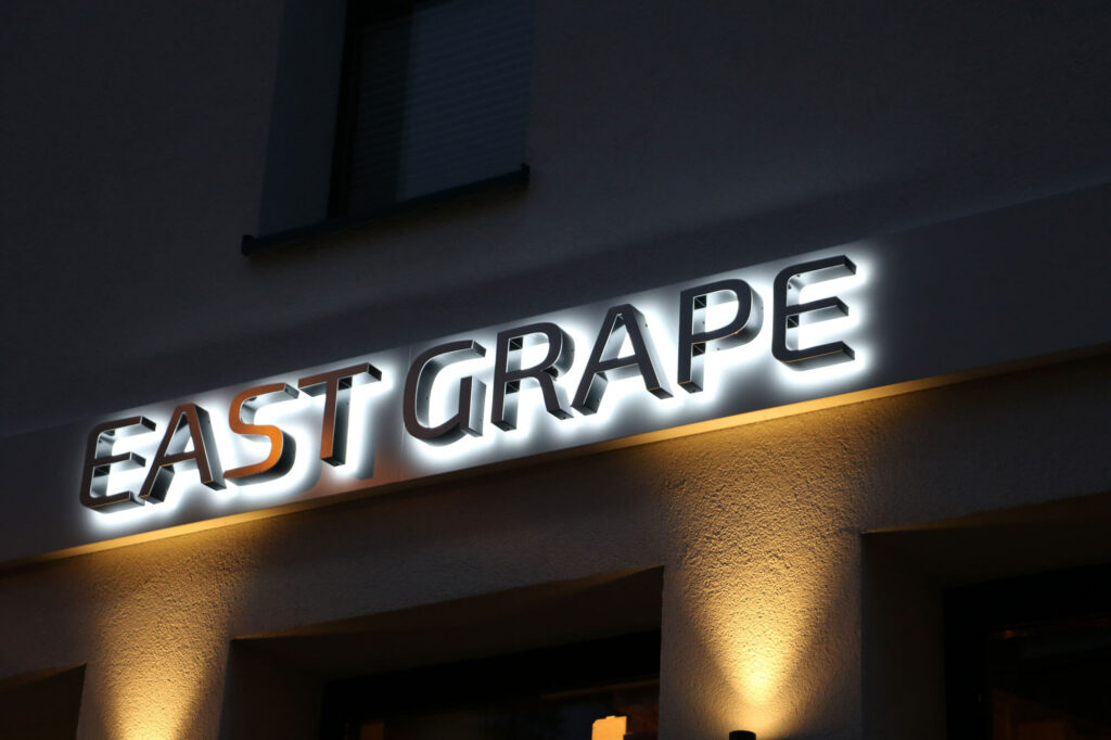 eastgrape-weinbar-00-logo-aussenansicht