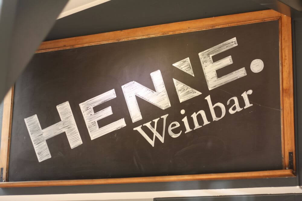 henne-weinbar-006-schild