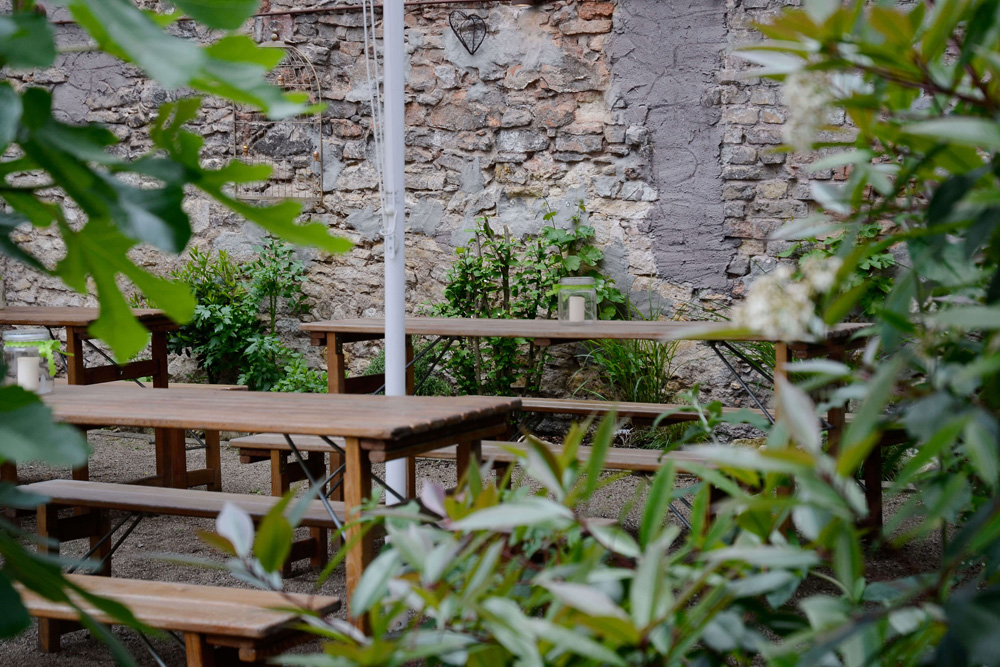 Terrasse bei Ladendorfs Weinhaus