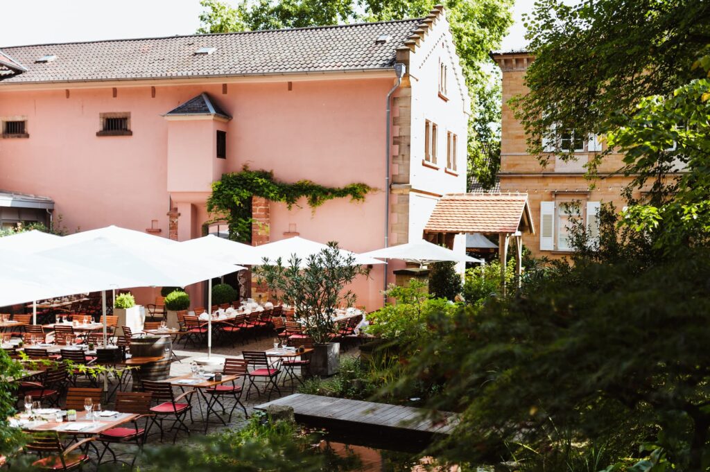 leopold-restaurant-weingut-von-winning-terrasse