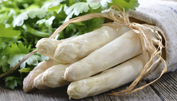 Spargel mit Flusskrebsen