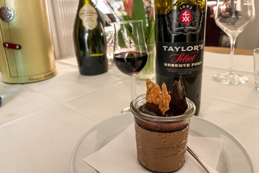 Schoko-Dessert bei Gräfes Wein & Fein. In Kombination mit Rotwein