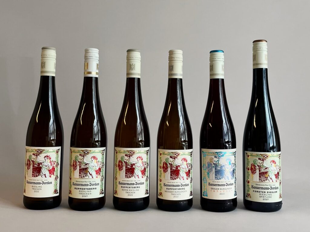 Das Weinpaket des Monats im August 2023 vom Weingut Bassermann-Jordan in Deidesheim