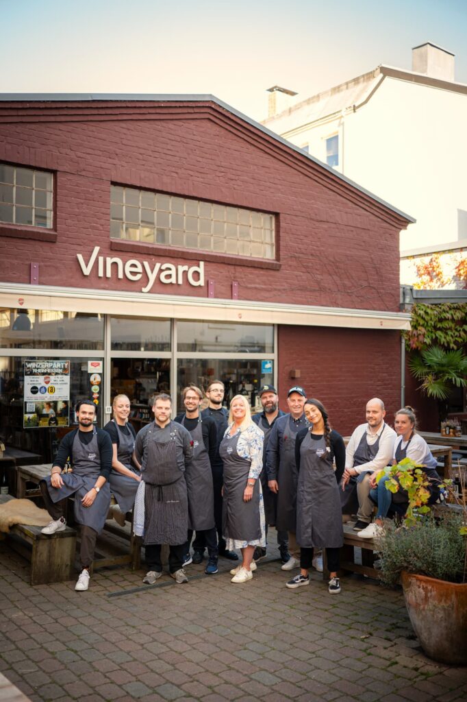 Vineyard Hamburg, das Team vor dem Restaurant