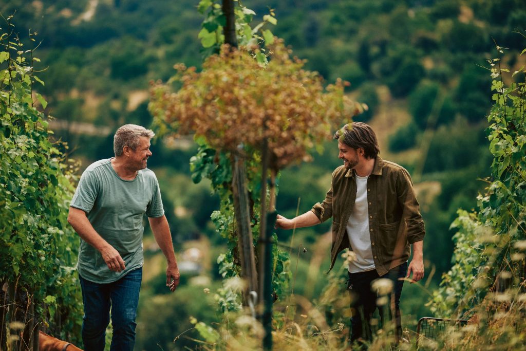 Familie Bender im Weinberg