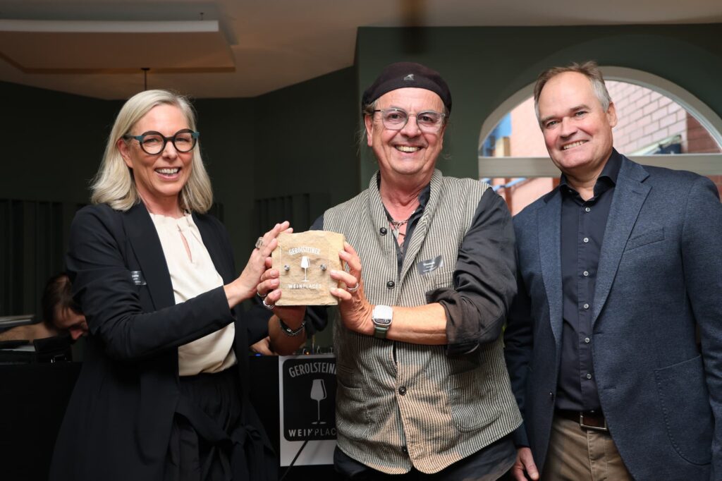 Inhaber der to:mas Weinbar in Alzey bei der Auszeichnung zum WeinPlace 2025