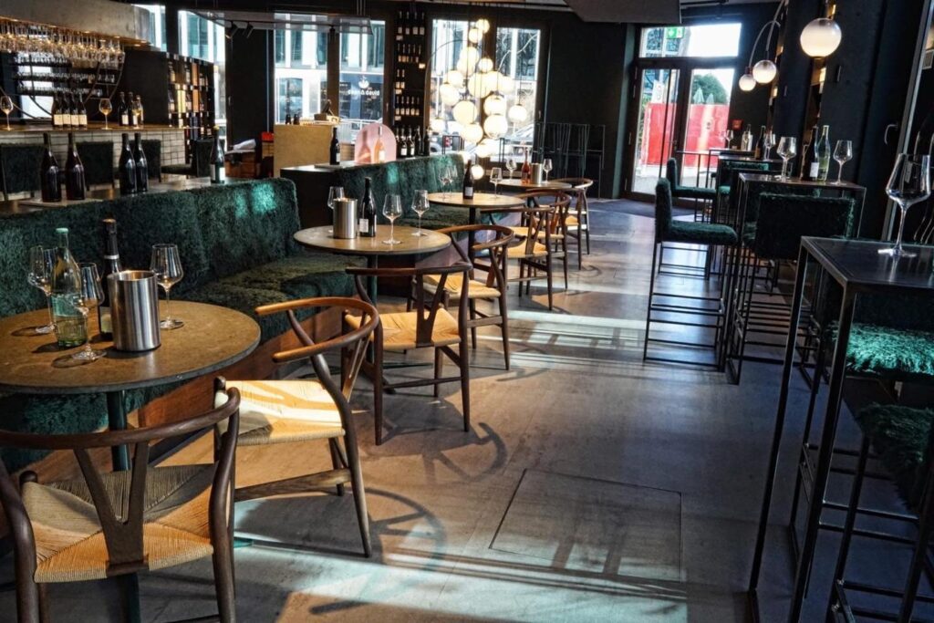 Gregors Boutique Vinothek Innenraum Plätze